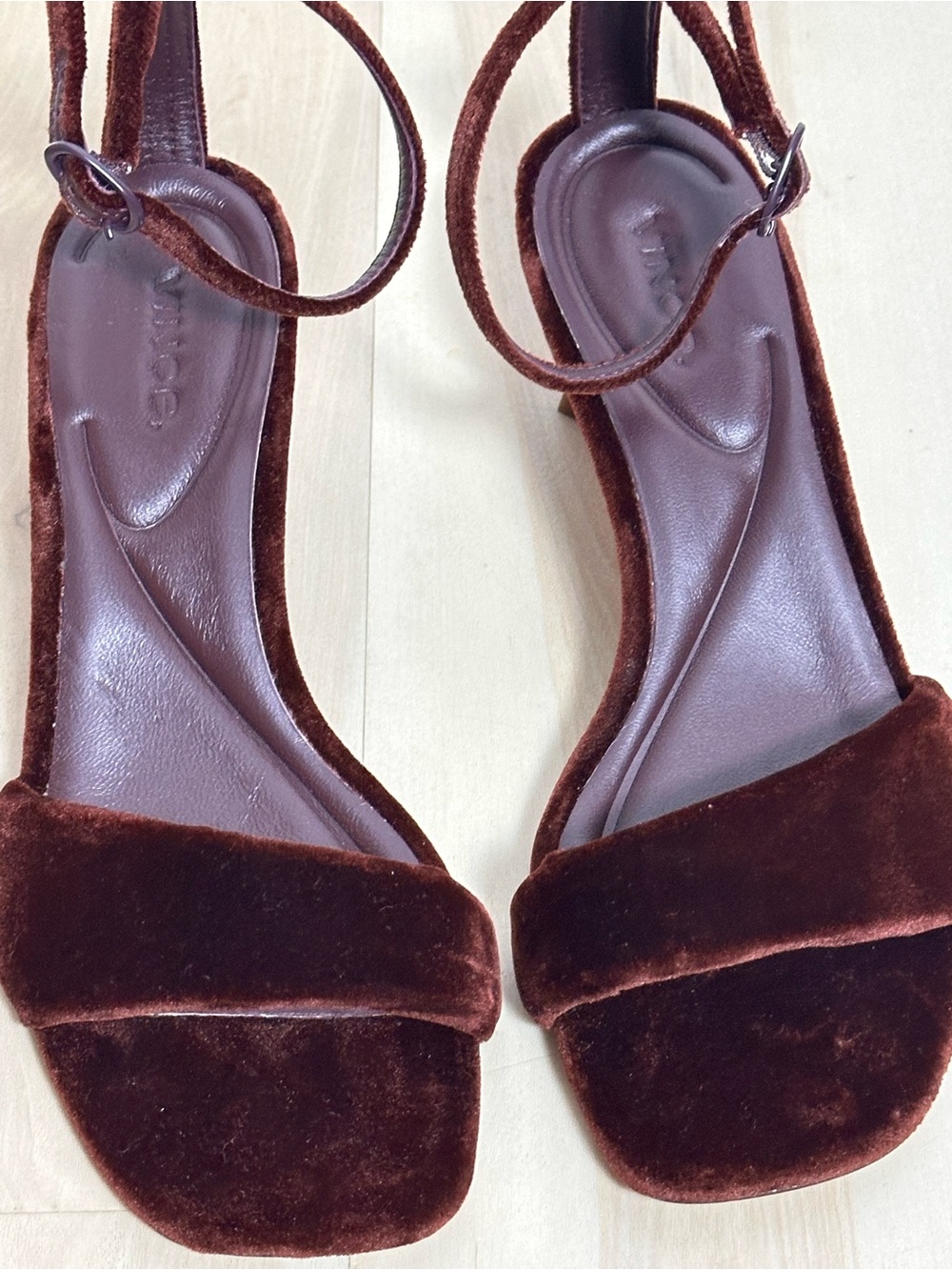 Vince Prue City Kitten Heel Sandal in Pinot Velvet 8.5 M - Picture 8 of 14